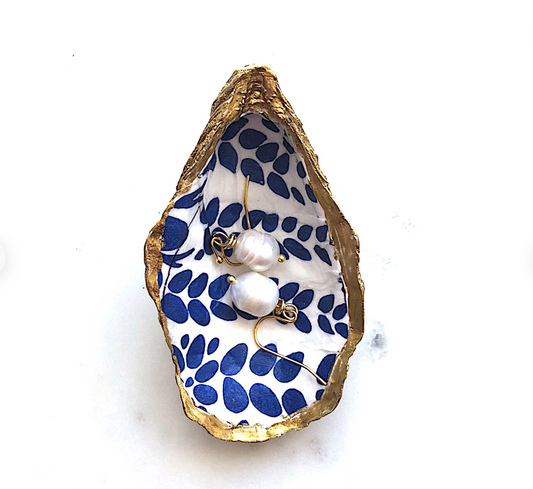 CATCHALL IN GOLD LEAF OYSTER SHELL